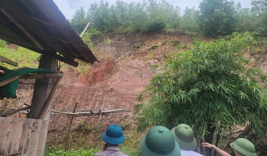 Quảng Trị công bố tình huống khẩn cấp về hiện tượng sạt lở tại hai khu vực