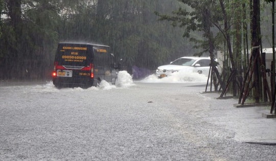 Nguyên nhân khiến lượng mưa 1 ngày ở Huế bằng lượng mưa 1 năm trên cả nước