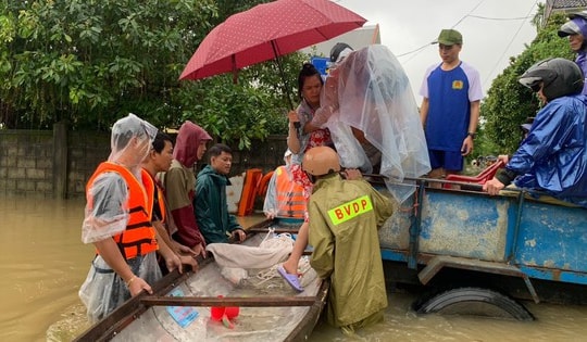 Mưa lũ lịch sử ở Trung Bộ, 22 người chết và mất tích, sơ tán 27 nghìn người