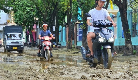 Khẩn cấp hỗ trợ gạo cứu đói, hóa chất xử lý môi trường, dịch bệnh tại các tỉnh miền Trung sau lũ