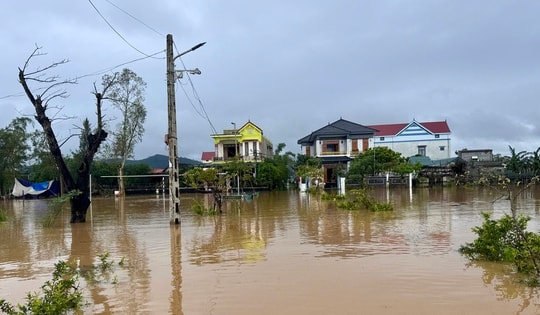 Hơn 28.000 học sinh Quảng Trị phải nghỉ học do mưa lũ, sạt lở