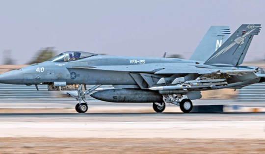 F/A-18E Super Hornet Mỹ bất ngờ 'hạ gục' F-35B Anh trong trận không chiến mô phỏng