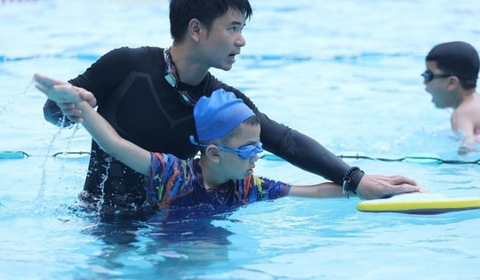 Bộ GD-ĐT lần đầu tiên ban hành chương trình dạy bơi an toàn cho học sinh