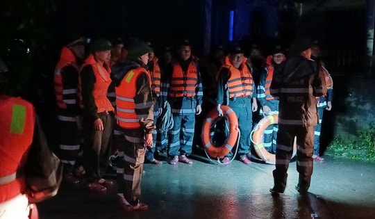 Tìm thấy thi thể cháu bé bị nước lũ cuốn khi đi qua ngầm tràn