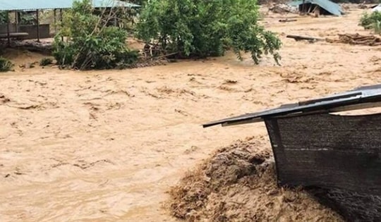 Phát sinh thêm nhiều điểm có nguy cơ lũ quét, sạt lở đất ở miền Trung