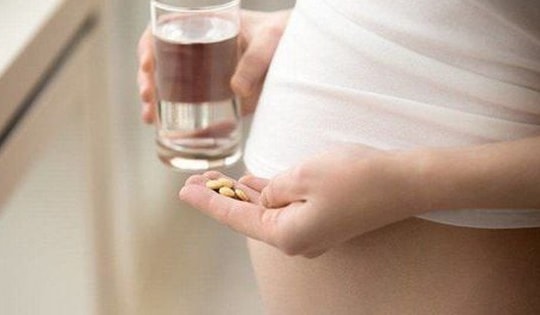 Uống axit folic sau khi biết có thai liệu có quá muộn?