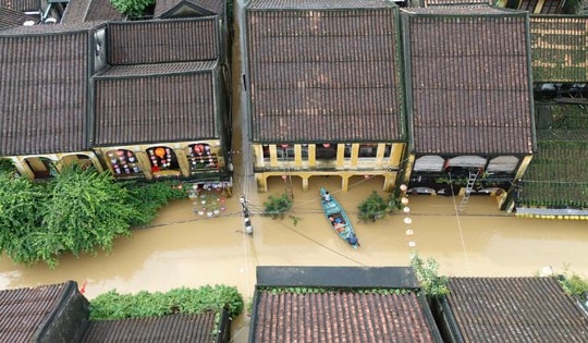 Lũ trên các sông miền Trung lại lên, nhiều khu vực nguy cơ tái ngập