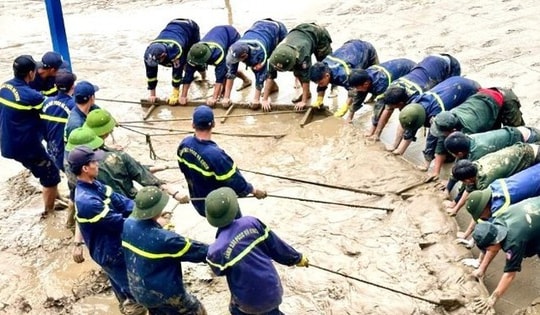 Thủ tướng: Khắc phục hậu quả thiên tai ở Trung Bộ với tinh thần khẩn trương nhất, quyết liệt nhất