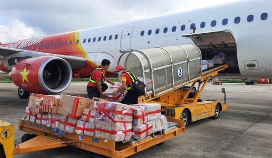 Vietjet cùng đồng bào vượt qua bão lũ, lan tỏa yêu thương