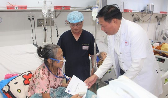 Thứ trưởng Bộ Y tế nêu 3 vấn đề bệnh viện miền Trung cần đặc biệt quan tâm trong mọi tình huống ngập