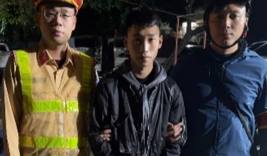 Nhóm thanh niên mang kiếm đi đánh nhau lúc nửa đêm ở Hà Nội