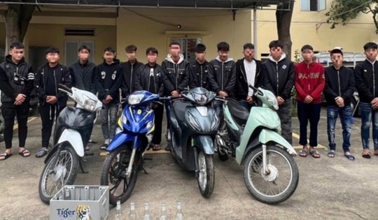 Hơn 20 thanh thiếu niên mang hung khí hỗn chiến trước quán bi a ở Phú Thọ