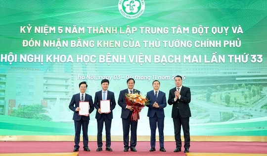 Thứ trưởng Trần Văn Thuấn: Tiếp tục hoàn thiện thể chế, thúc đẩy chuyển đổi số, đổi mới sáng tạo trong y tế
