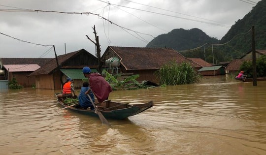 42 người chết và mất tích, nhiều người bị thương do mưa lũ lịch sử ở miền Trung