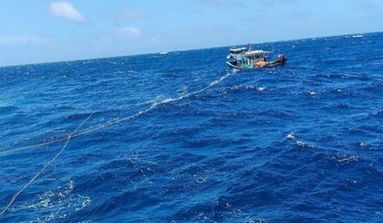 Một người rơi xuống biển tử vong khi đánh bắt gần đảo Phú Quý