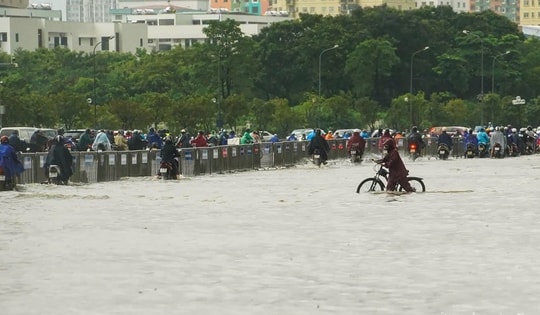 Bão số 13 sẽ rất mạnh, có thể xảy ra dông lốc trước bão