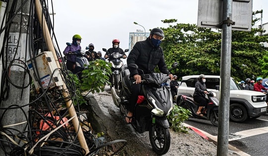Cấm một chiều cầu Long Biên: Hàng nghìn xe 'chôn chân', Chương Dương quá tải