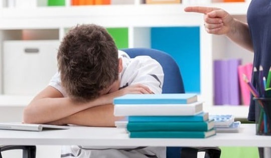 Từ 15/12, cha mẹ cưỡng ép con học quá sức bị phạt 10 triệu đồng