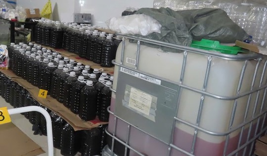 Khởi tố đối tượng sản xuất hàng giả là nước mắm, nước giặt
