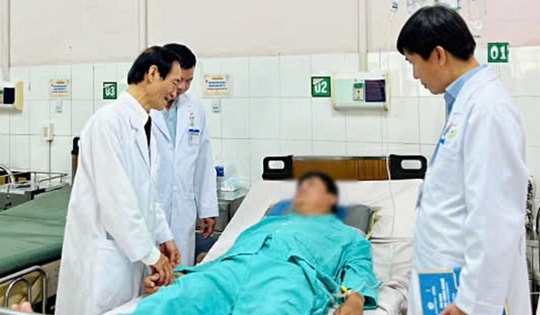 Bệnh viện tuyến dưới làm chủ kỹ thuật phẫu thuật thay khớp háng nhờ chuyển giao từ tuyến trên