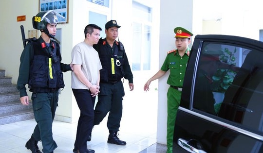 Bắt chồng ca sĩ Đoàn Di Băng