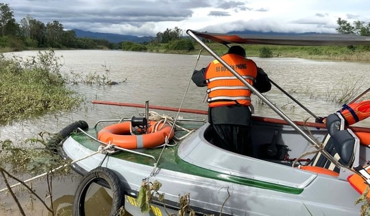 Phát hiện thi thể thanh niên dưới sông sau nhiều ngày mất tích