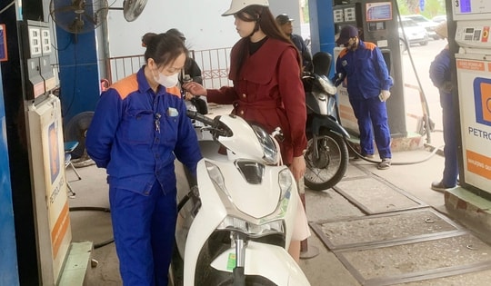 Giá xăng dầu tăng giảm đan xen, RON95 còn 20.416 đ/lít