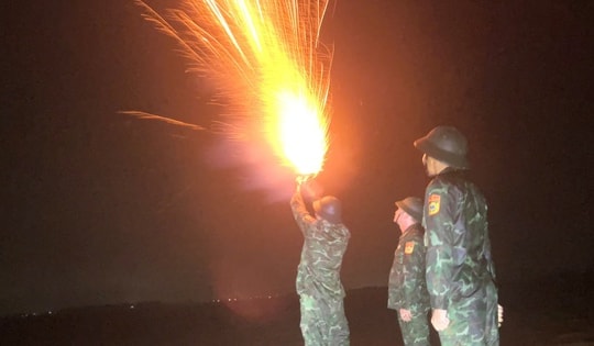 Huế vừa khắc phục hậu quả mưa lũ, vừa ứng phó với bão số 13