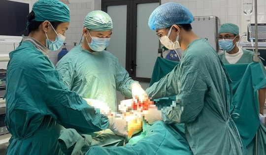 Nhiều người bị chấn thương nặng khi di chuyển, dọn dẹp trong mưa lũ