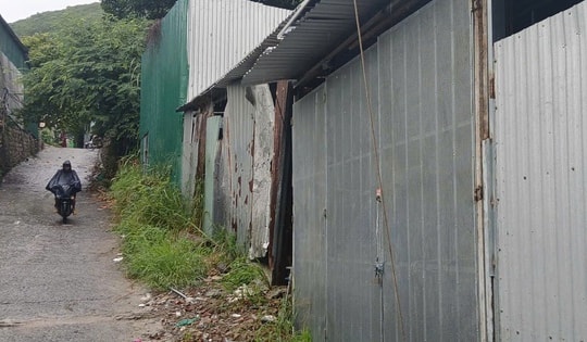 Khánh Hòa sơ tán người dân khỏi khu vực nguy cơ sạt lở để phòng tránh bão Kalmaegi