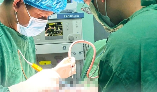 Cứu sống bé gái 6 tuổi bị chấn thương sọ não nặng sau tai nạn ngã xe