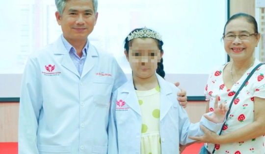 Cô bé 10 tuổi vượt qua 8 lần can thiệp mạch máu não, mơ ước khoác áo blouse trắng