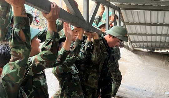 Thủ tướng: Dứt khoát không để người dân bị đói, rét sau bão số 13