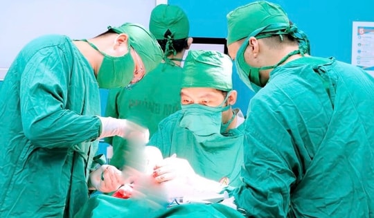 Ghép sọ tự thân thành công cho thiếu niên 15 tuổi