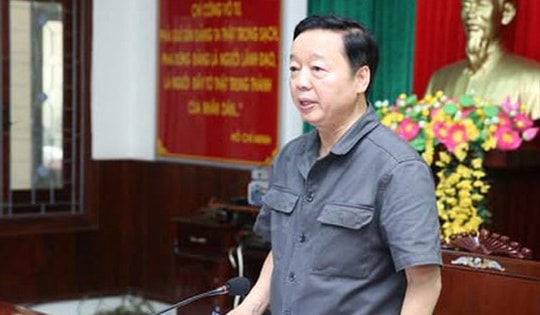 Phó Thủ tướng: Khẩn trương hỗ trợ xây mới cho hộ dân bị sập nhà vì bão số 13