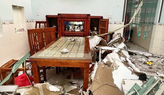 Bão số 13 làm 5 người chết, hơn 26 nghìn ngôi nhà bị sập, tốc mái