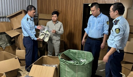 Bắt giữ số lượng lớn hàng giả, thực phẩm chức năng trị giá hàng tỷ đồng