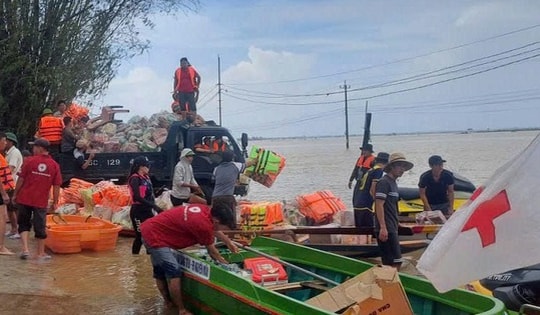 Hội Chữ thập đỏ Việt Nam phân bổ hơn 4,8 tỷ đồng cứu trợ khẩn cấp 6 tỉnh miền Trung bị thiệt hại do mưa lũ
