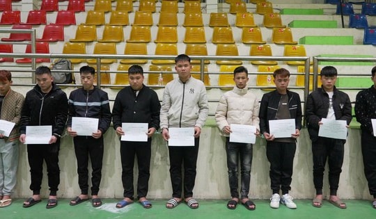 Nhóm thanh niên uy hiếp, cướp tài sản của người nước ngoài