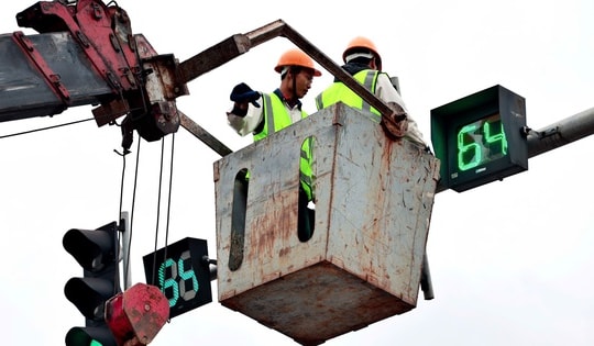 Vì sao đèn đếm lùi tại nhiều nút giao Hà Nội ngừng hoạt động?