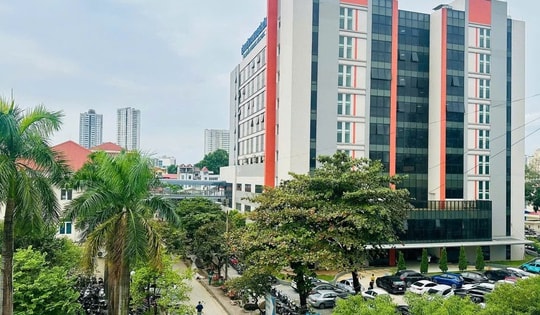 Môi trường cơ sở y tế xanh - sạch - đẹp: Khi mỗi người góp sức cho một cây xanh, phân loại rác thải đúng chỗ