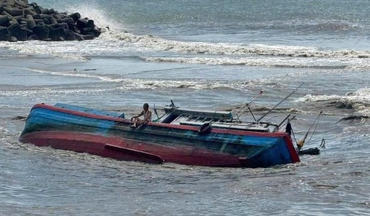 5 tàu cá ở Lâm Đồng bị chìm do ảnh hưởng mưa lũ