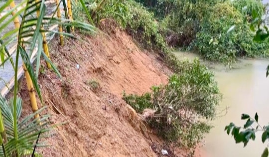 Người dân bất an vì sạt lở, sụt lún sau mưa lũ