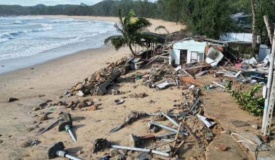 Mùa bão khốc liệt liên tiếp do đâu?