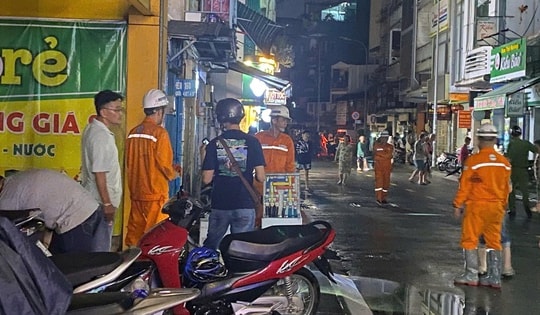 Điều tra vụ rò điện khiến thiếu niên tử vong khi đi qua đoạn đường ngập ở trung tâm TPHCM