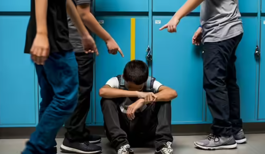 Bạo lực học đường - Những tín hiệu cha mẹ không nên bỏ qua