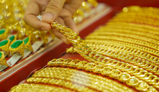 Giá vàng hôm nay ngày 10/11 đồng loạt tăng rất mạnh