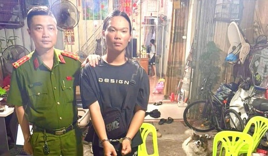 Tin mới vụ giấu 20 kg bạc dưới đế giày vận chuyển trái phép qua biên giới