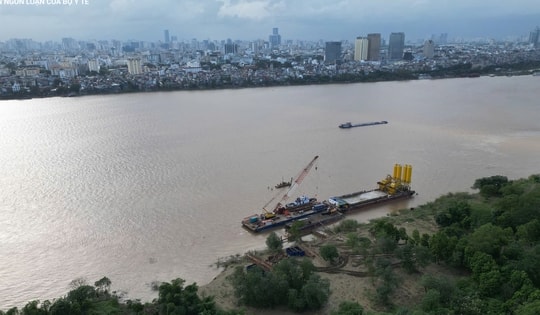 Khu vực xây dựng cầu Trần Hưng Đạo sau 1 tháng thi công