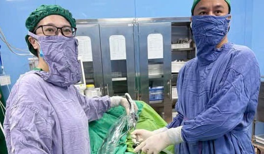 Phẫu thuật nội soi thành công khối u buồng trứng 'khổng lồ'